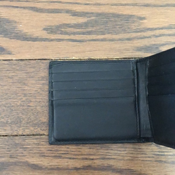 Gucci wallet. Lightly used but good condition. Verification number; 575133 2091 - Picture 3 of 3